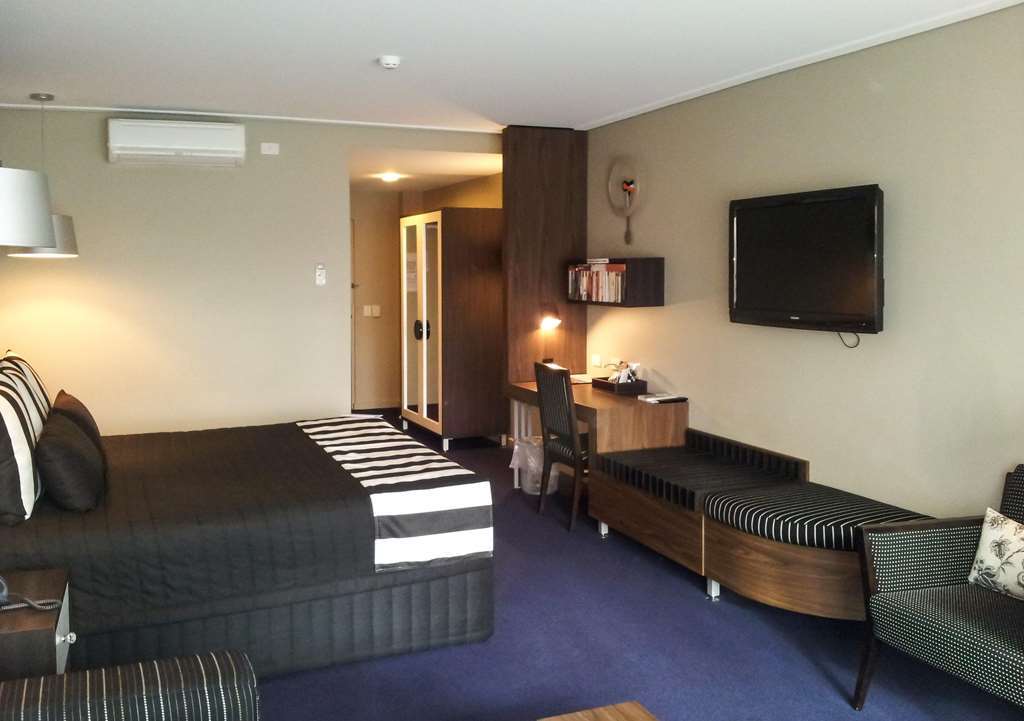 Quality Hotel Taylors Lakes Room photo