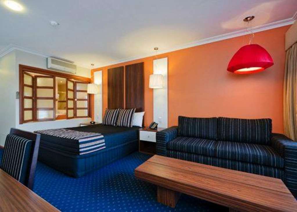 Quality Hotel Taylors Lakes Room photo